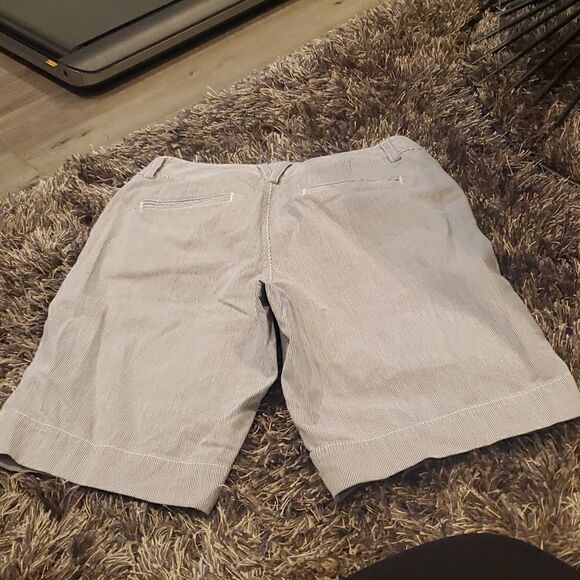 Womens Shorts Size 8  - Picture 5 of 5